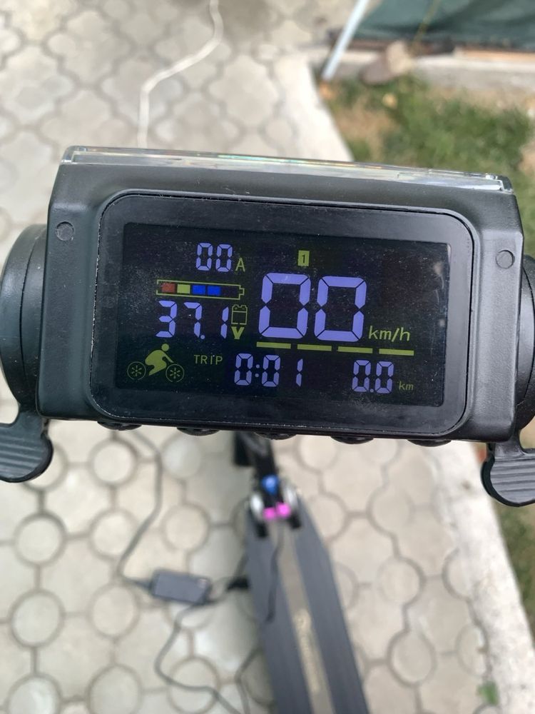 Электро-самокат EverCross E1