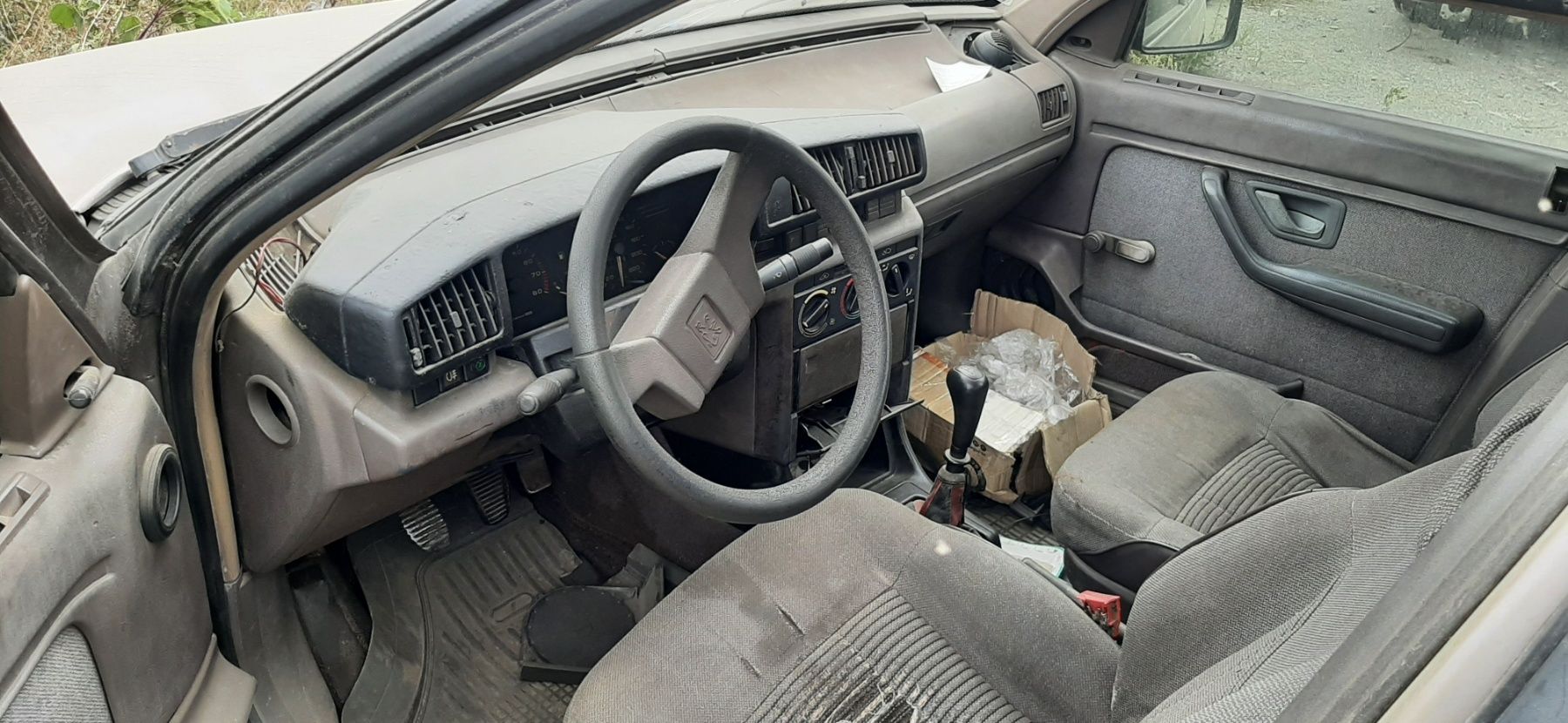 Peugeot 405 пежо 605 сидения сидушки карты ручки потолок кавер пластик