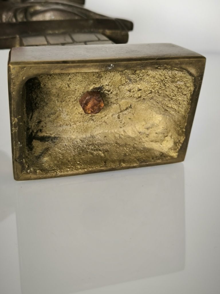 Rzeźba Pomnik Nike Warszawa statuetka PRL mosiądz brąz