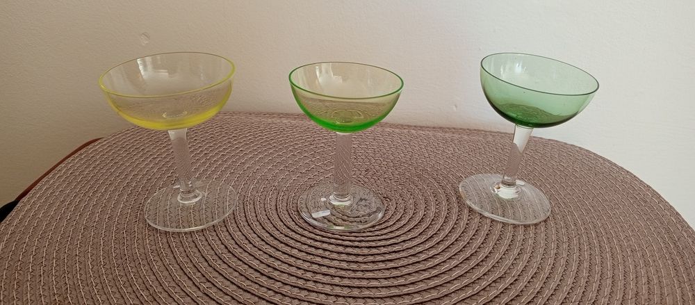 Zestaw uranowy kieliszek kieliszki uranowe szkło 3 szt.