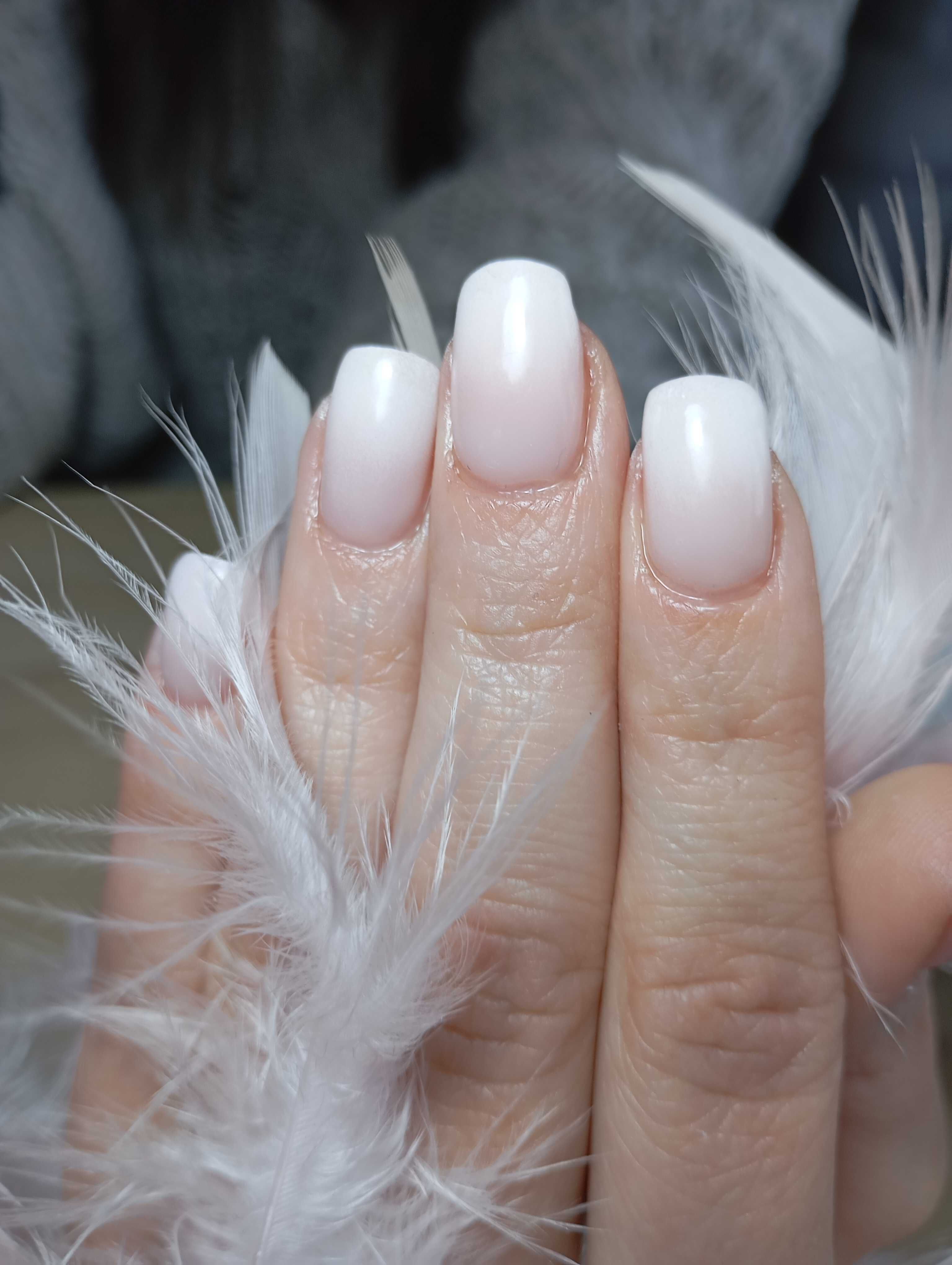 Manicure hybrydowy/ przedłużanie/ uzupełnienie