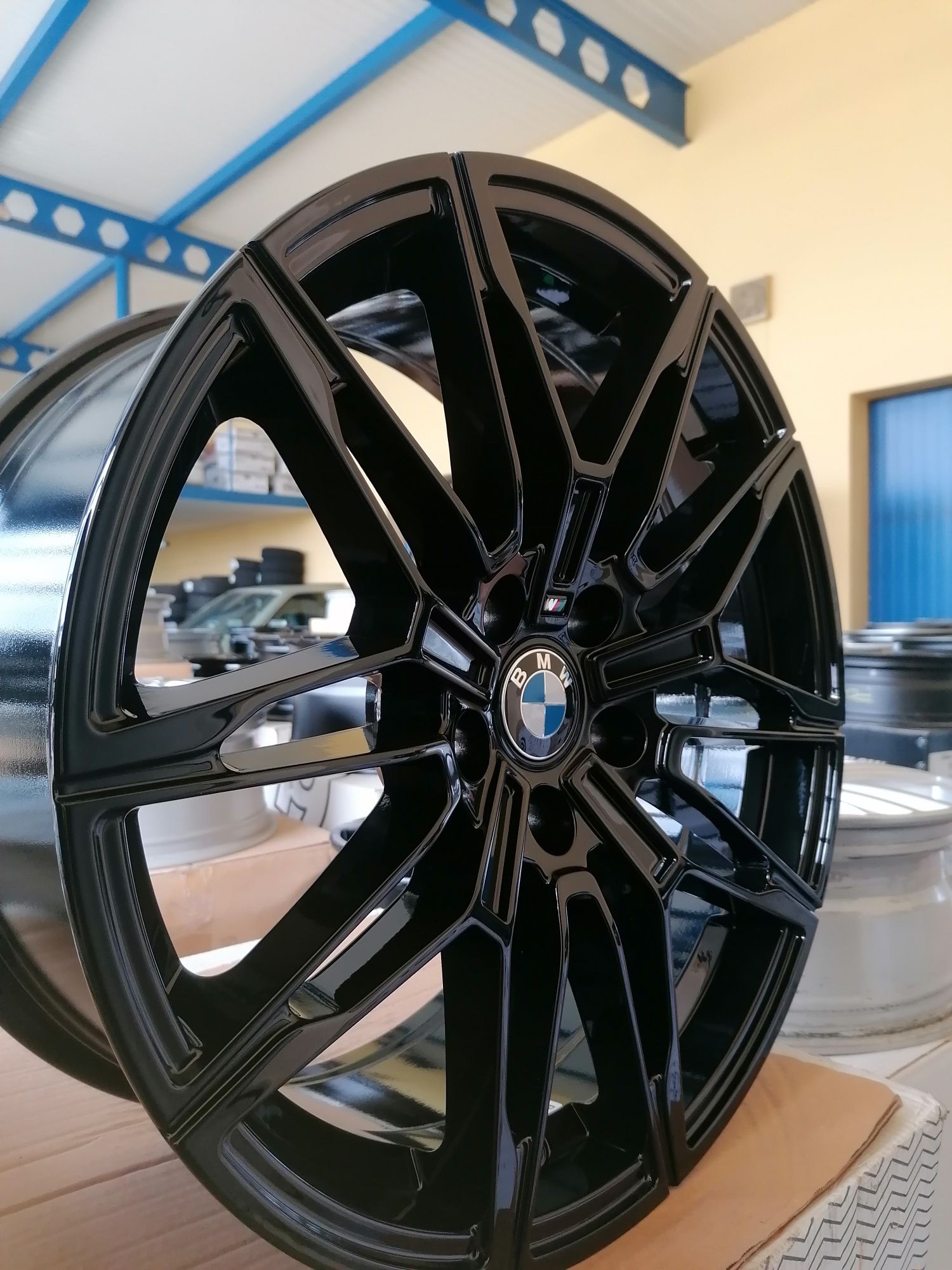 Felgi aluminiowe Bmw 1 3 4 5 X1 X2 X3 X5 czarne 5x120 18x8.0