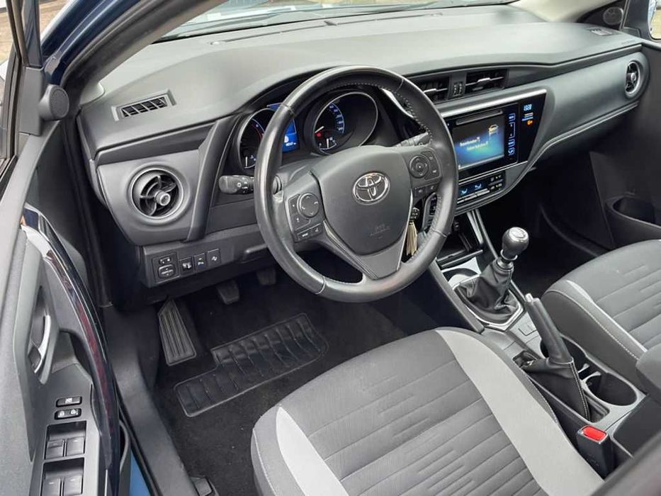 Бампер передній Toyota Auris E18 разборка Тойота Ауріс Е18 запчастини