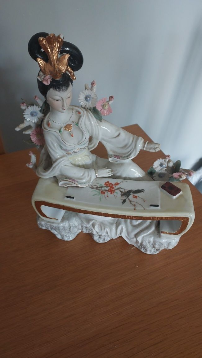 Figurka Porcelanowa Gejszy