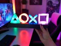 Lampka PlayStation i stacja ładująca