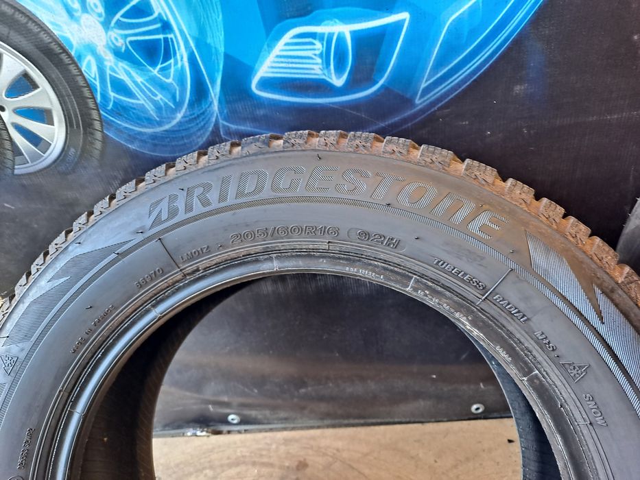 205/60/16 Opon zimowe Bridgestone ładna Para!!