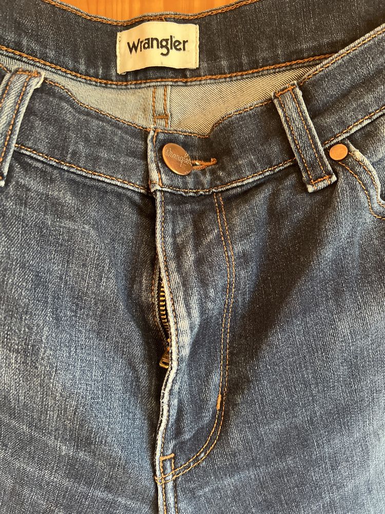 Sprzedam spodnie firmy Wrangler W32 L32 w odcieniu niebieskim