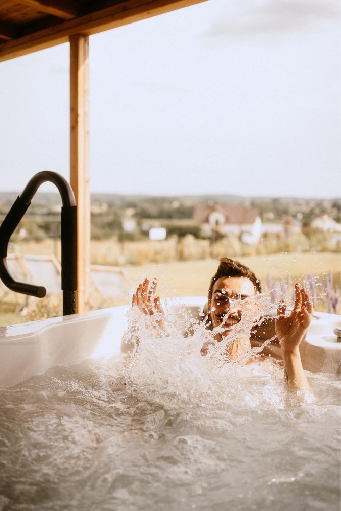 Domek z prywatnym jacuzzi !!! + sauna z widokiem na jezioro!