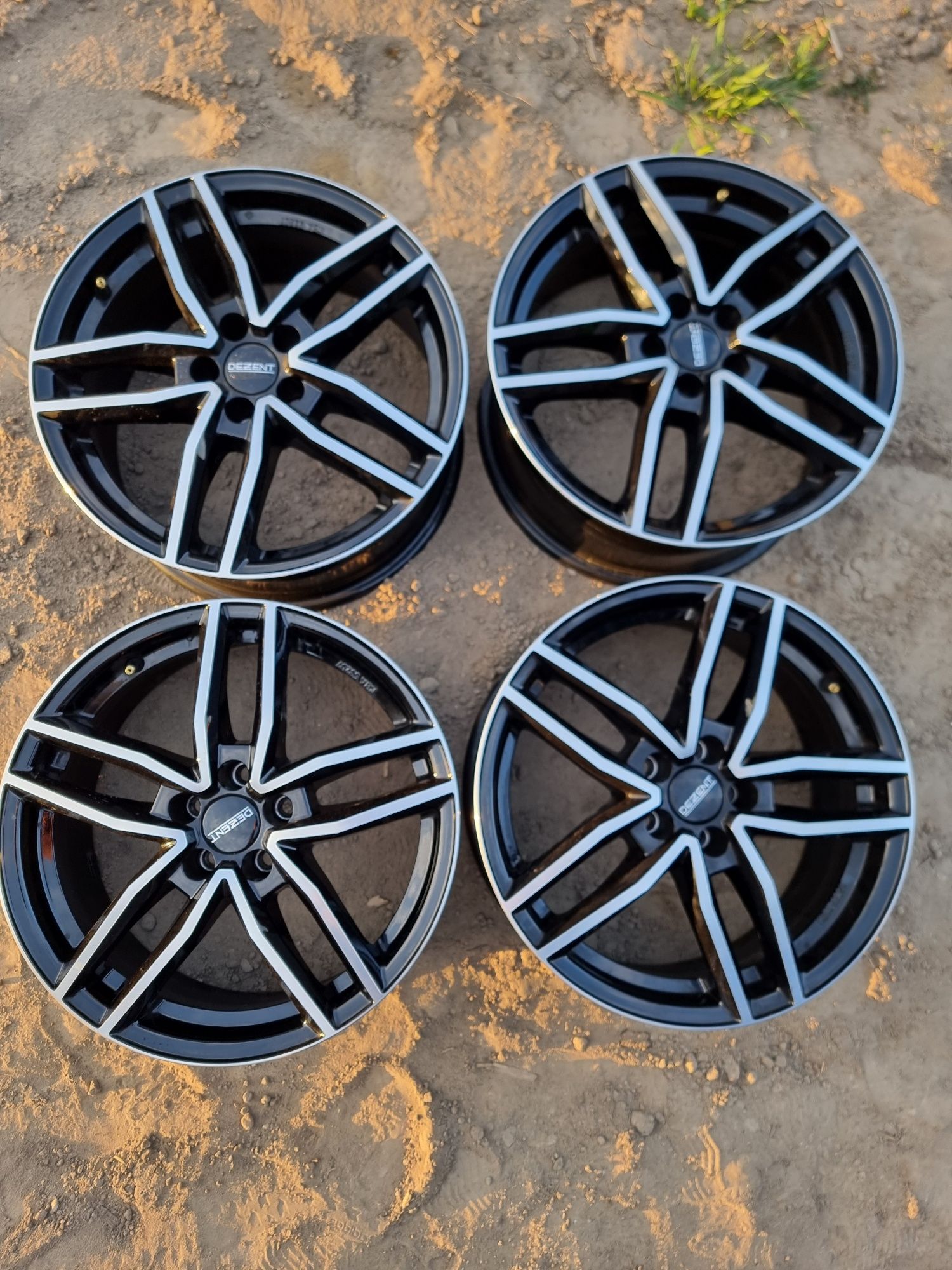 4x Felgi aluminiowe Dezent 5x100 17"