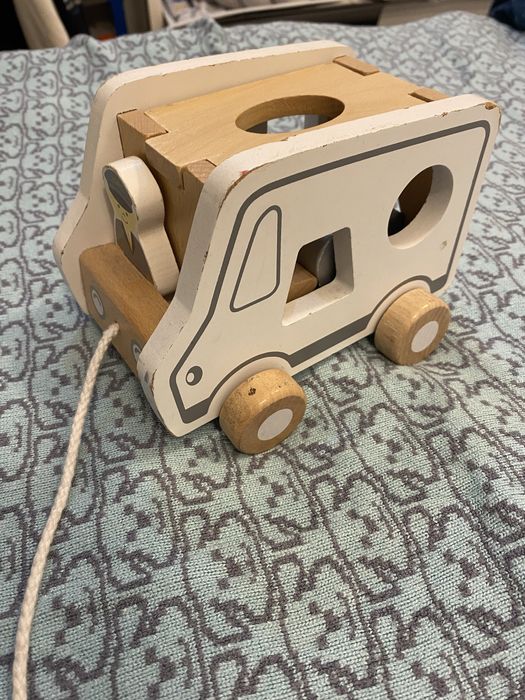 Drewniana zabawka na sznurku sorter kształtow