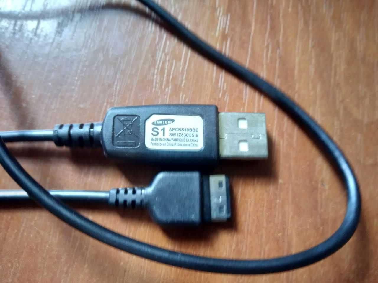 Кабель питания, патч-корд, VGA, s-video, USB для принт, AUX 3,5m, IDE.