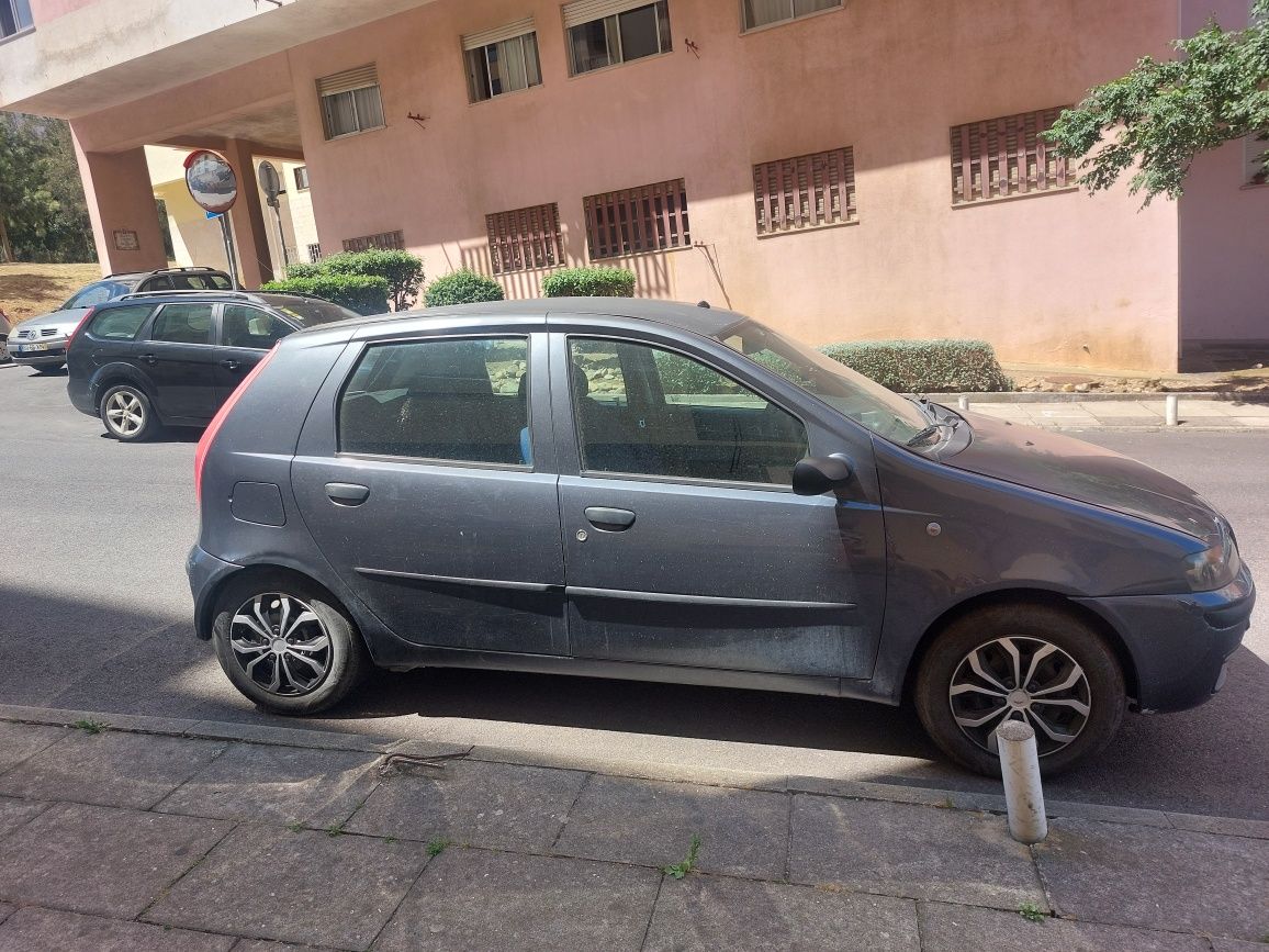Punto 2002 cinza