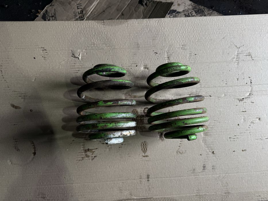 Задні пружини для заниження автомобіля