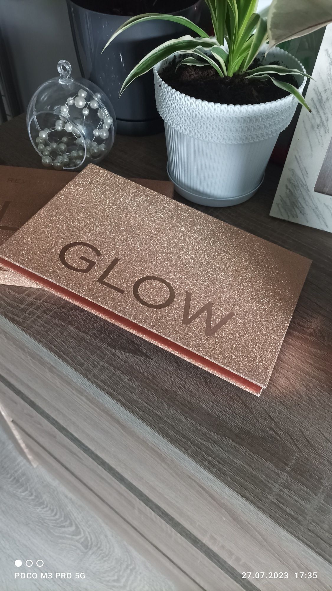 Paletka cieni Glow Makeup Revokution