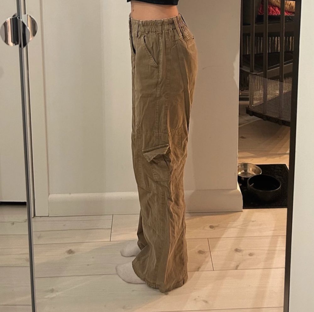 Spodnie Urban Outfitters