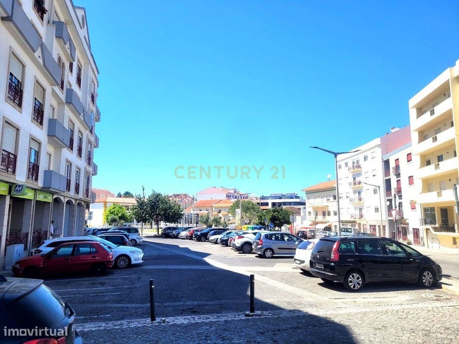 Garagem/Parqueamento – Centro do Cadaval