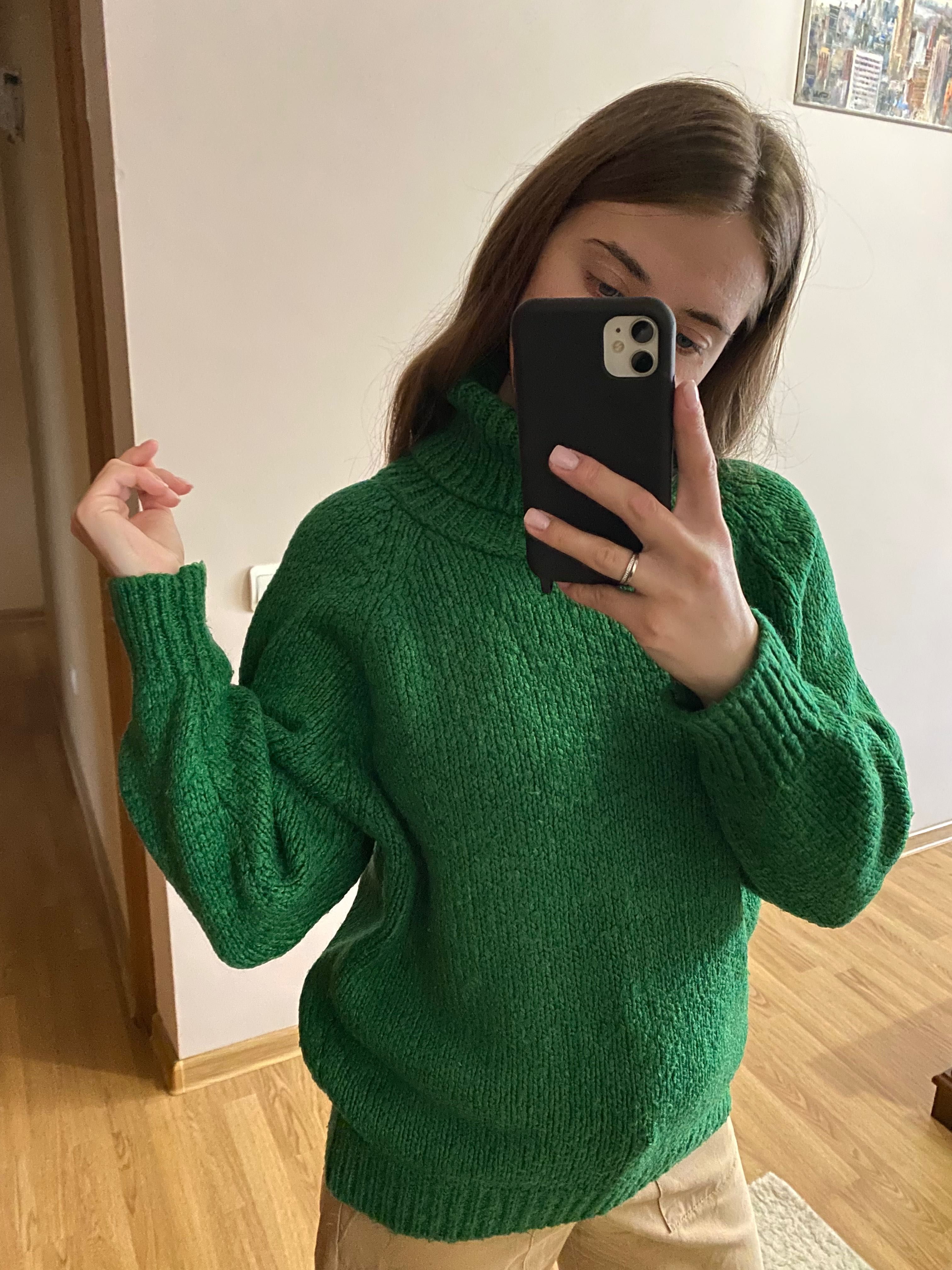Светр в‘язаний під шию