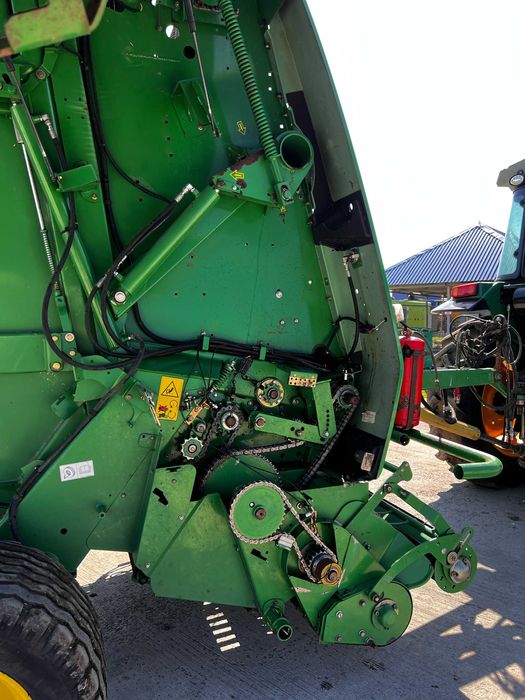 Прес-підбірник John Deere 864