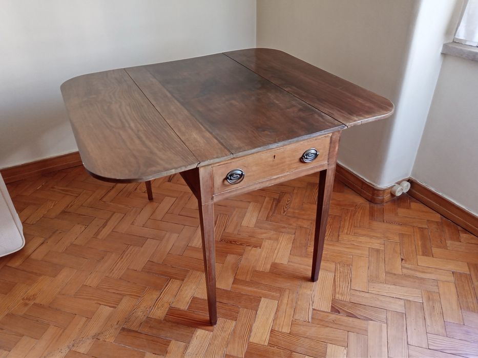 Mesa jantar Dona Maria, duas abas, duas gavetas