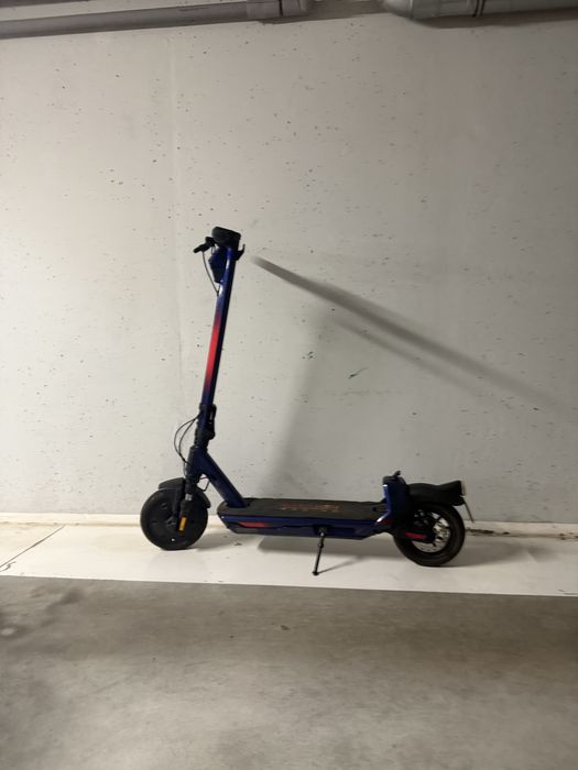 Hulajnoga elektryczna redbull