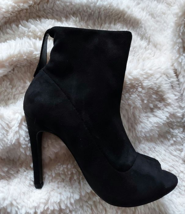 Чёрные ботильоны с открытым носком ботинки полусапоги Primadonna, р.35