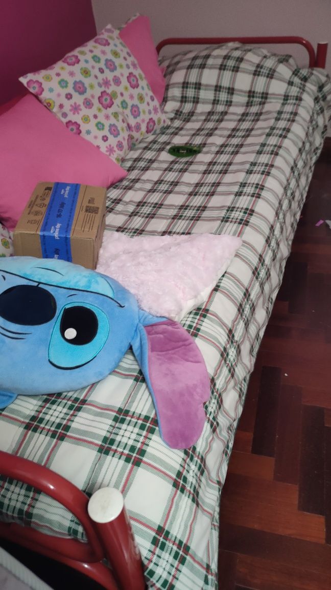 Duas camas em tubo