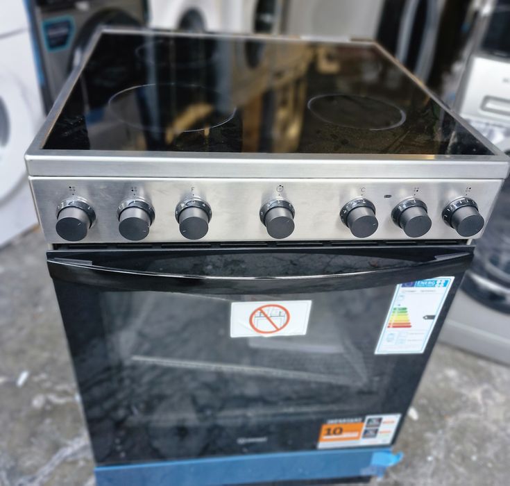 Fogão  inox Totalmente eléctrico  indesit