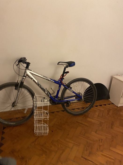 bicicleta em perfeito estado de conservacao