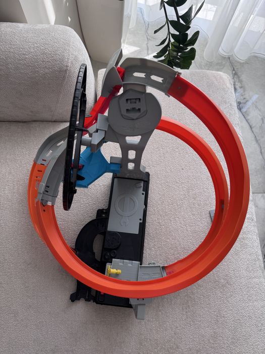 Гараж, трек hot wheels