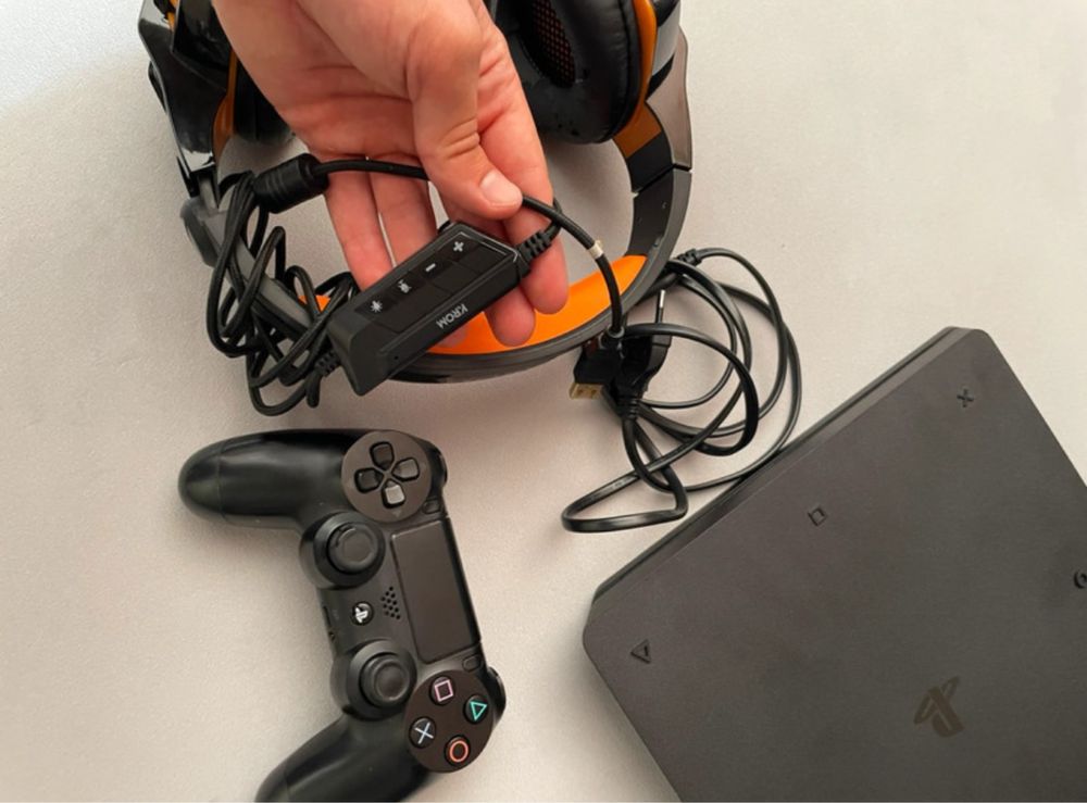 Consola Ps4 + 1 comando + auscultador gaming