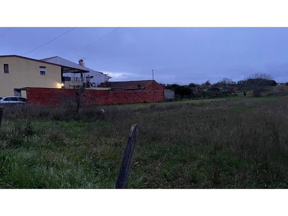 Terreno urbano para construir a sua casa de sonho