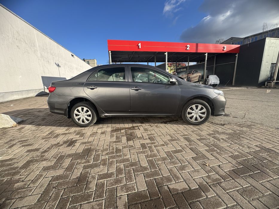 Toyota Corolla 1.3 бензин 2010рік