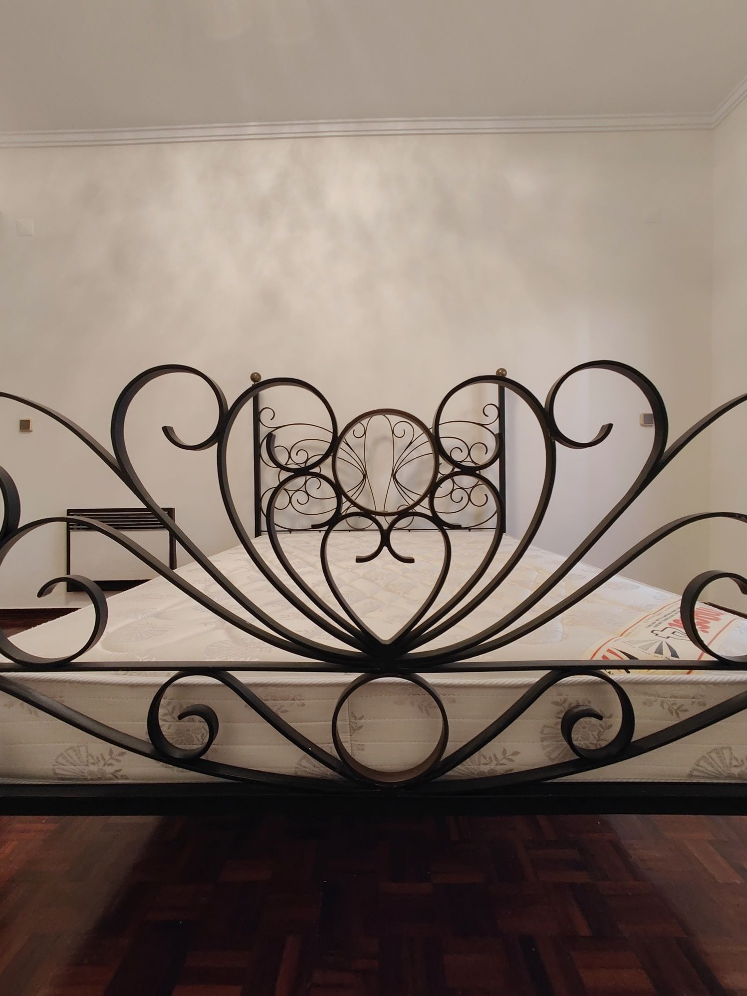 Cama de Vénus para Casal em Metal