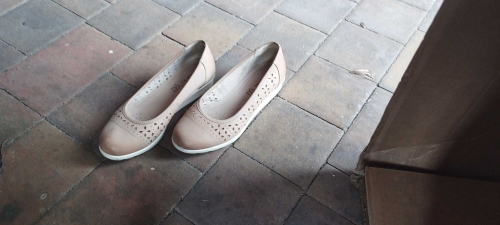 Damskie półbuty na małym koturnie 37 LASOCKI