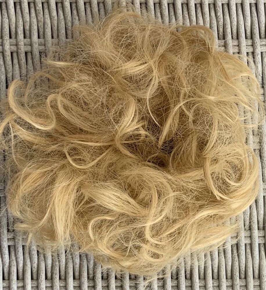 Premium Ultra włosy doczepiane, ciepły blond, kok na gumce ( 370 )
