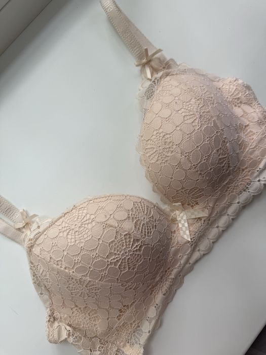 Бюстгальтер жіночій бежнвий