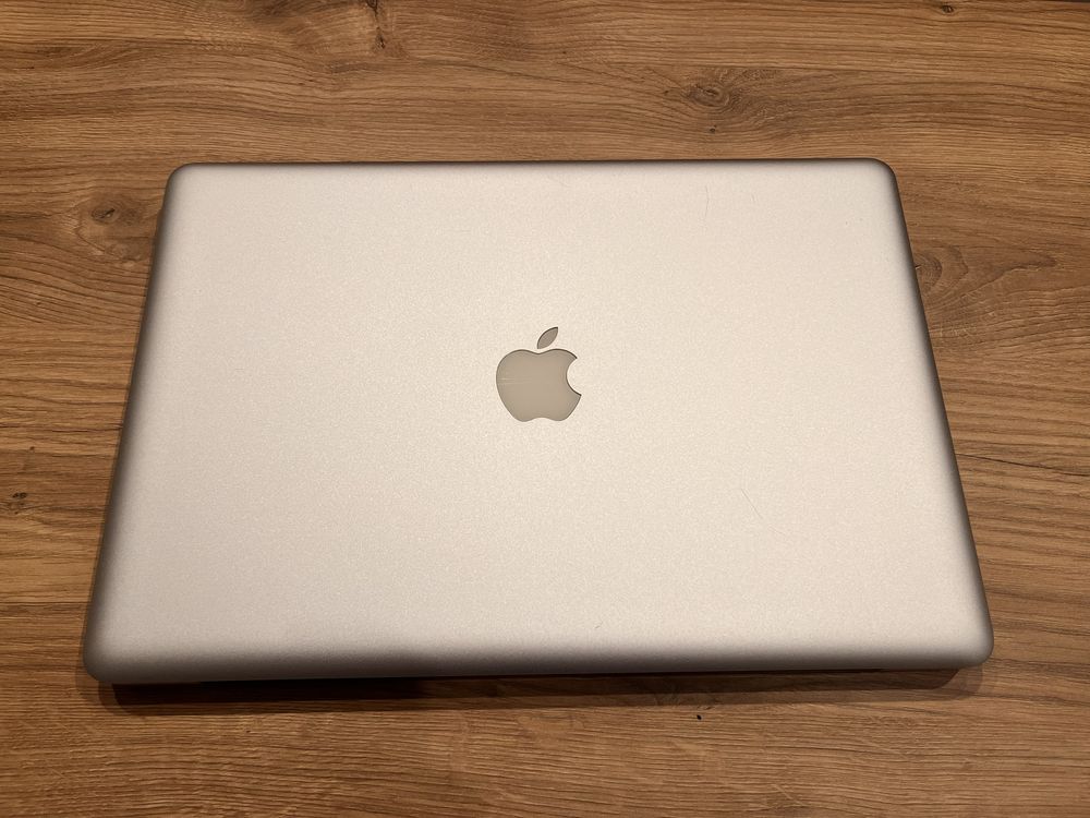 Macbook Pro 15” 2011 (8gb/128gb ssd/500gb hdd)