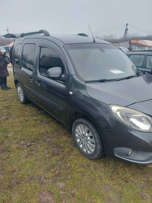 Продається гарний доглянутий автомобіль