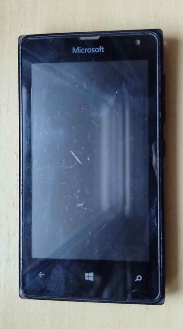 Telefon Microsoft z ładowarka,gratis obiektywy Fish Eye i Macro na tel