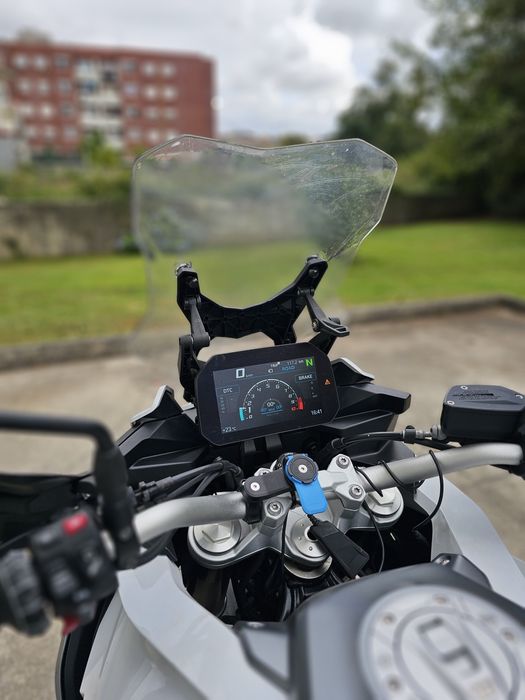 BMW F900XR Branca + pack de equipamento