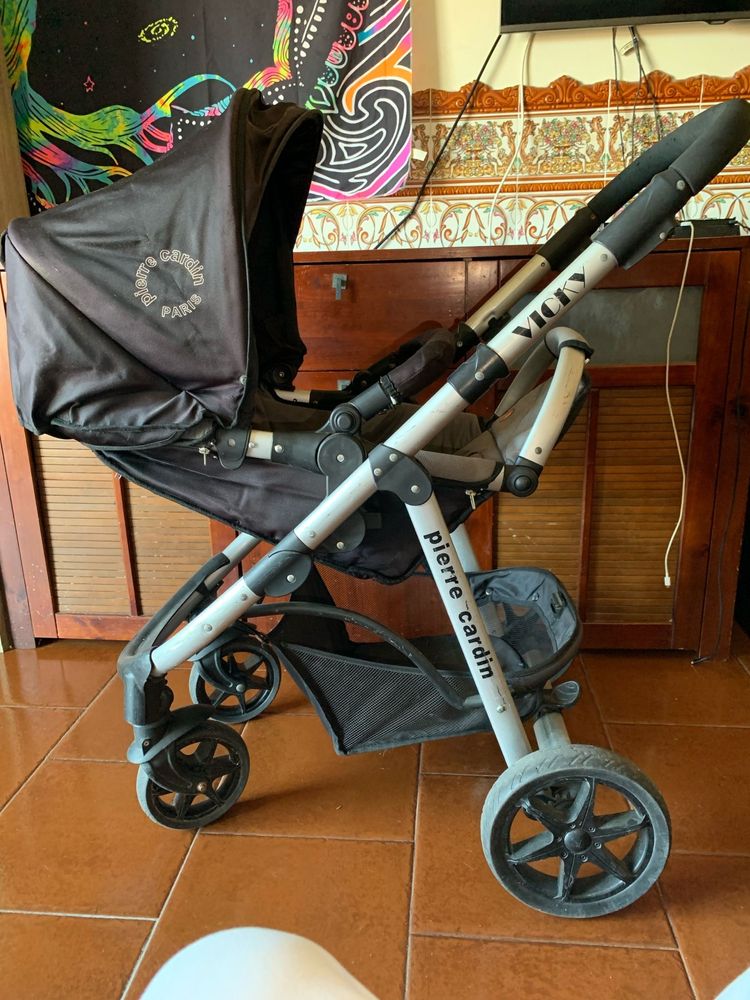 Carrinho de bebê usado
