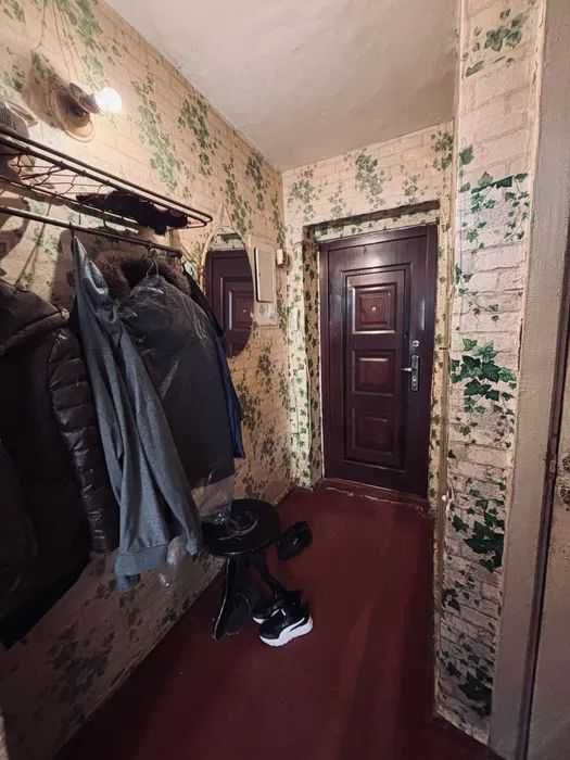 2к квартира на середньому поверсі!