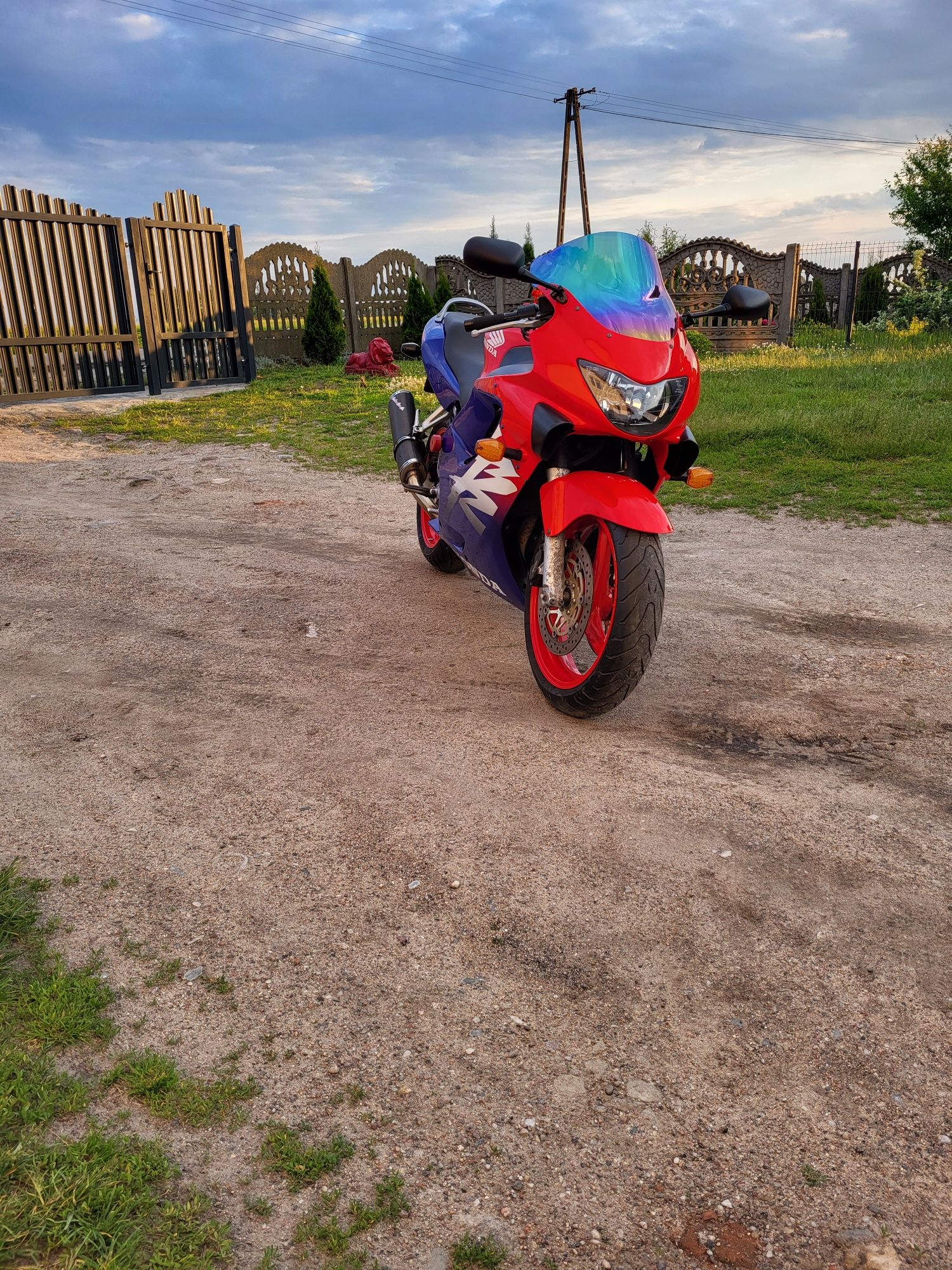 Sprzedam hondę CBR f4