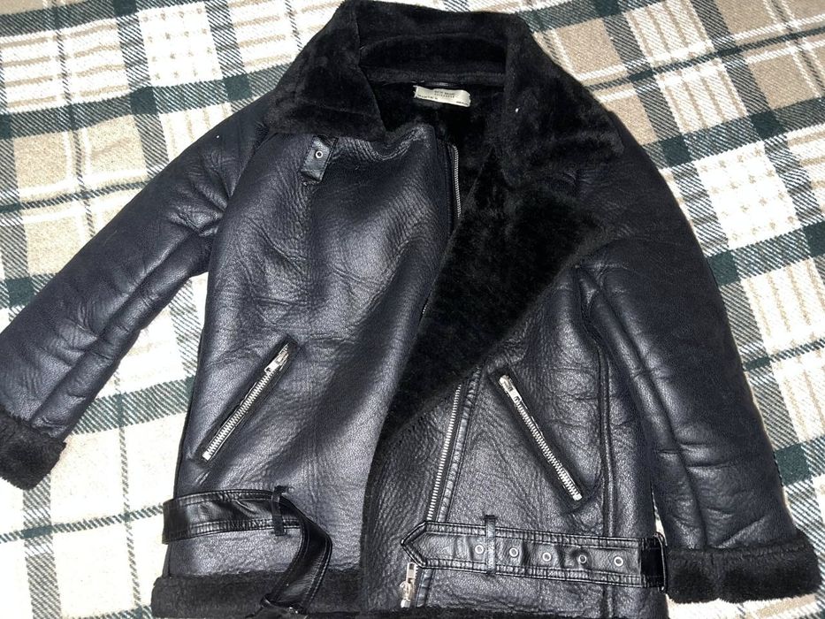 Жіноча чорна дублянка з чорним хутром