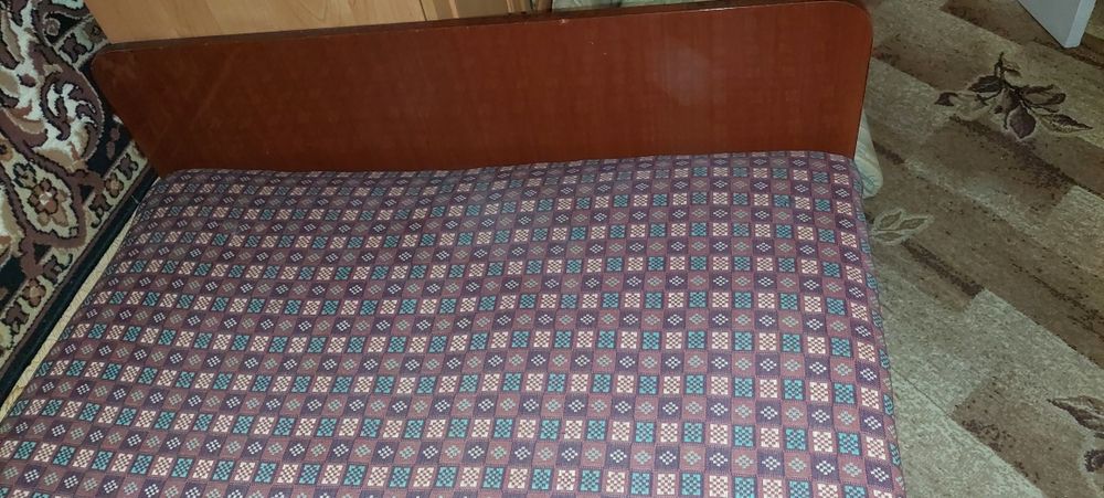 Кровать полутороспальная