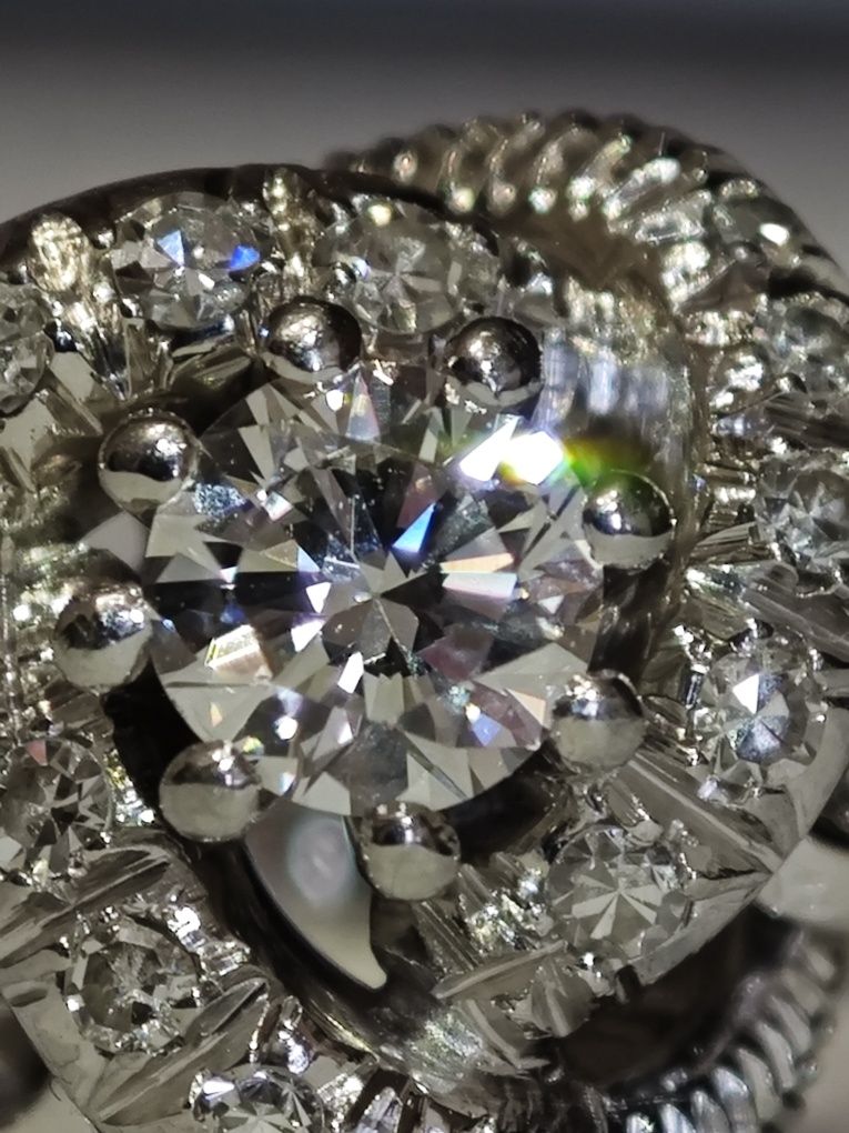 Золота каблучка, з діамантами 0.54ct, 750 проба.