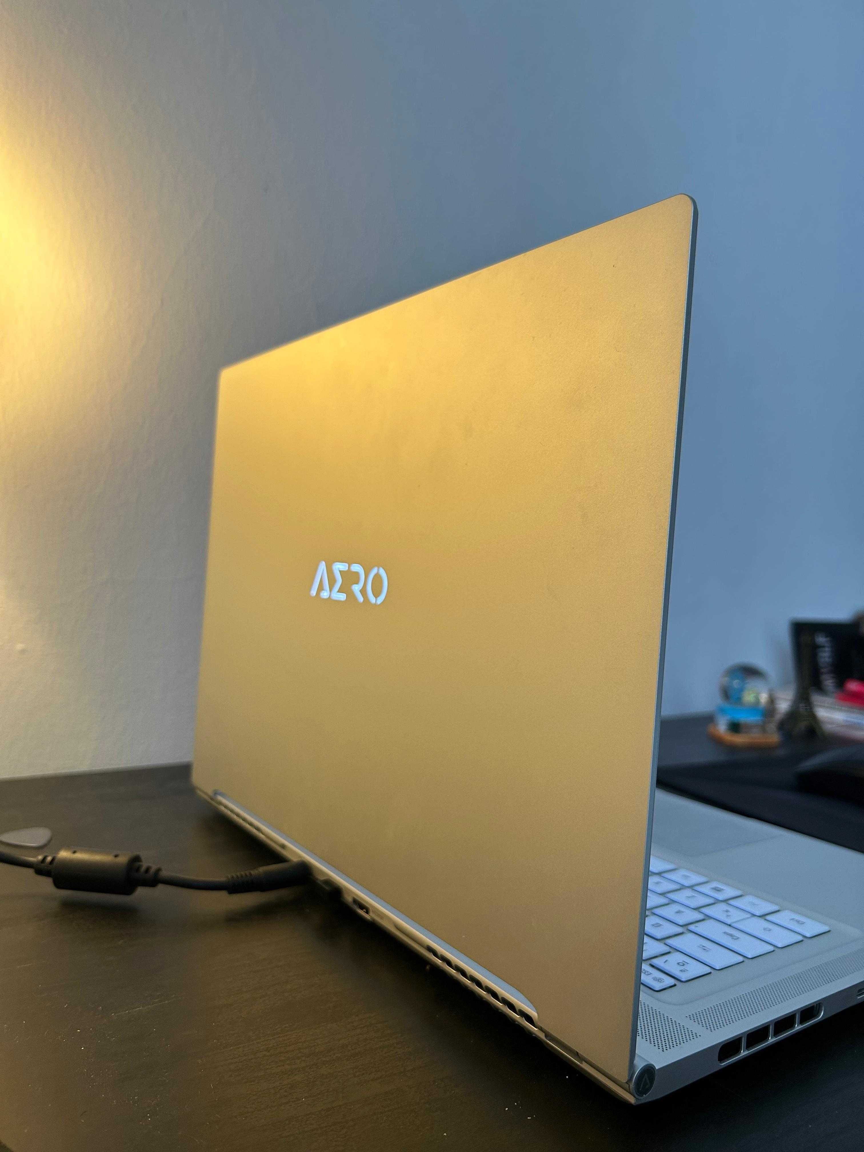 Laptop Gigabyte Aero 16 OLED