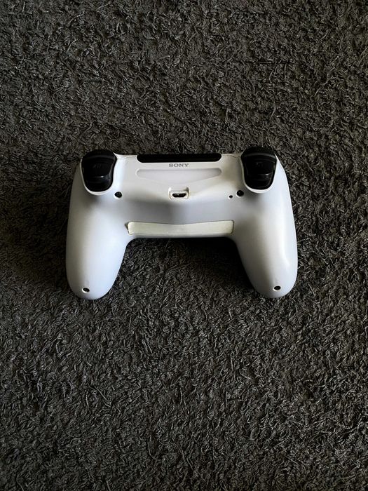 PS4 slim de 1TB (como nova)