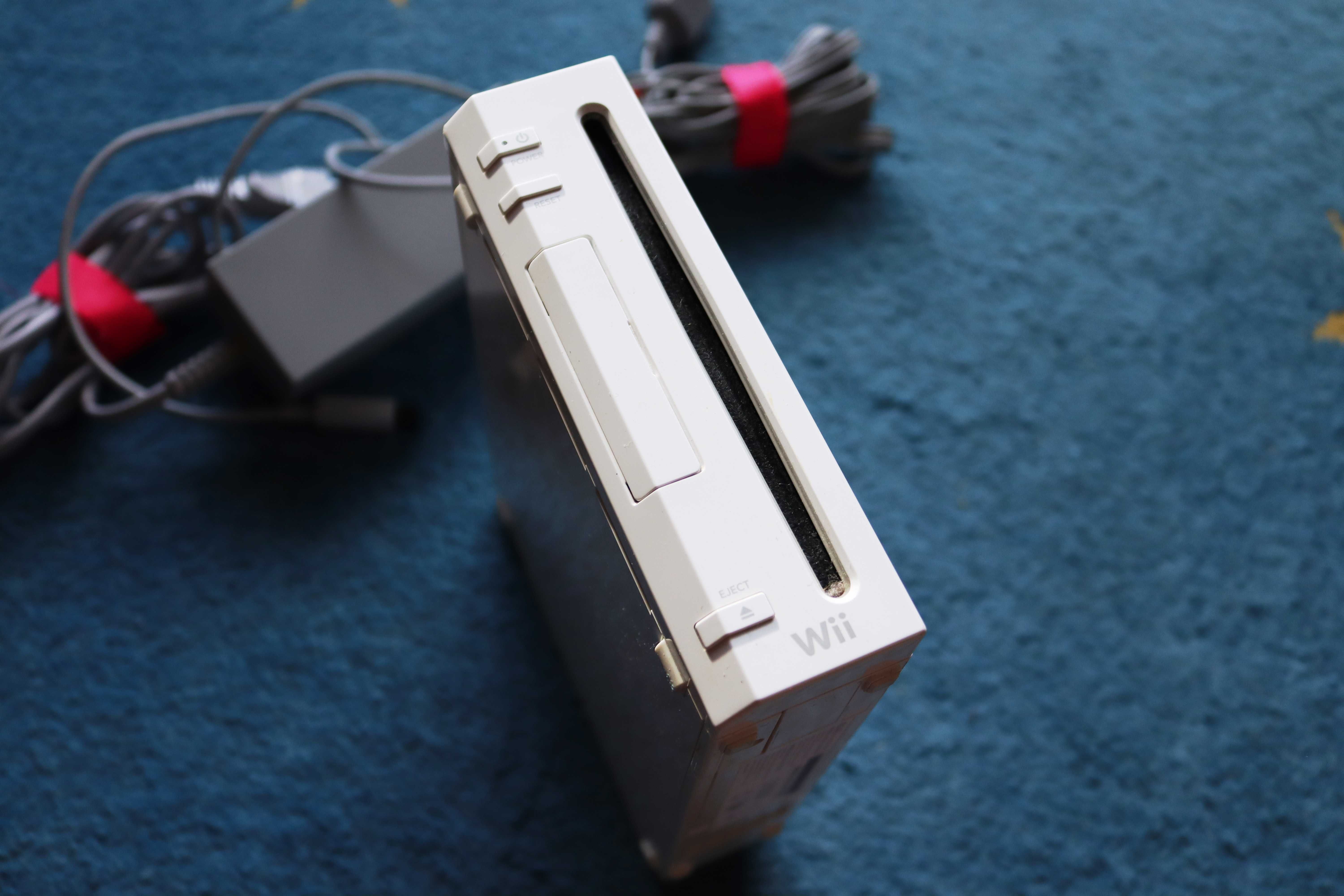 NINTENDO Wii Consola s/Comandos - Branca - Para Reparação