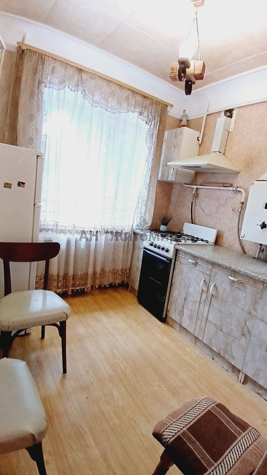 Продається 1-кімнатна квартира в центрі, 1 поверх, фасад